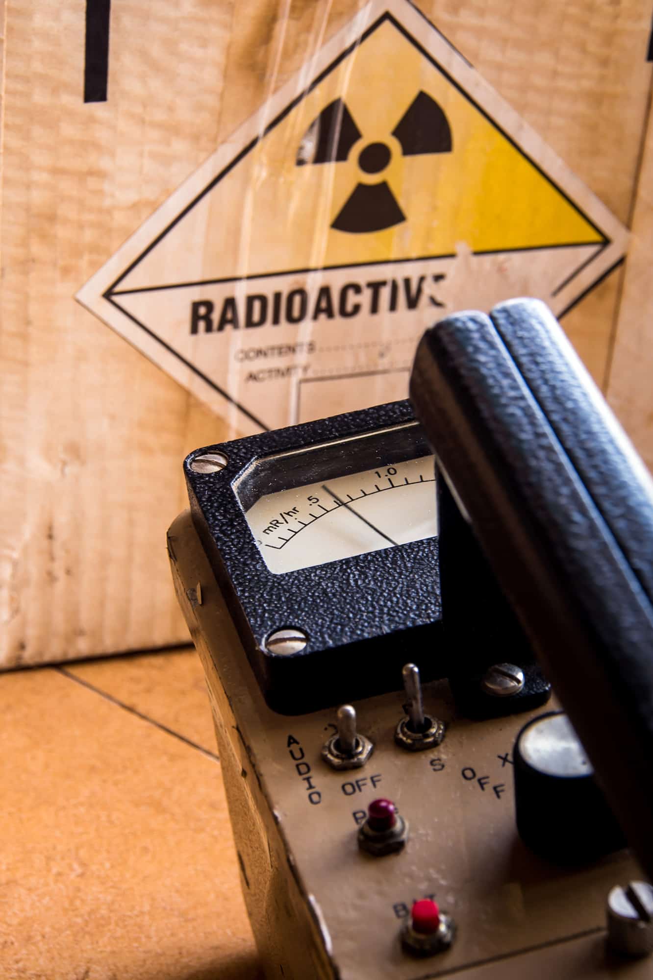 A geiger Counter being used to check the radiactivity of a box