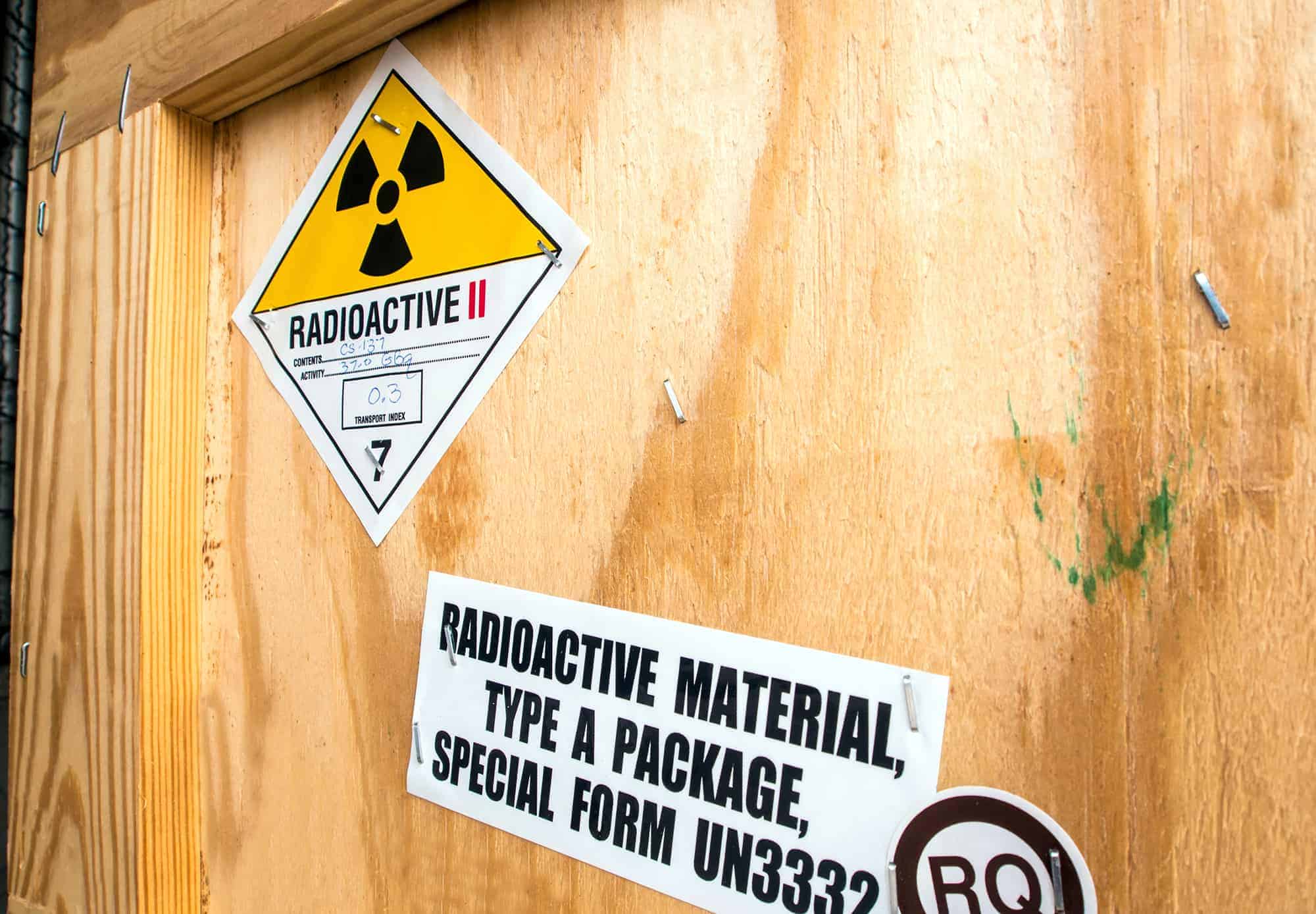 Radioactive crate containing radioactive material for transport